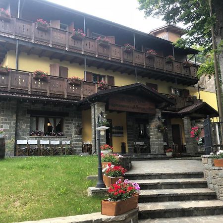 Albergo Bertocchi Collagna Buitenkant foto